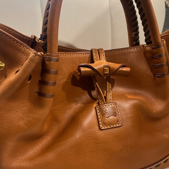 Dooney & Bourke Toggle whipstitch Top Handle Natural Florentine (rare) - Picture 3 of 3